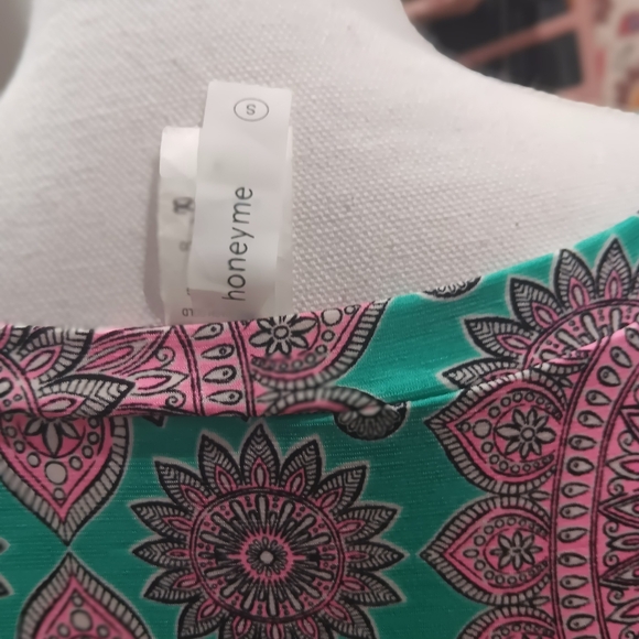 Ashley roads (honey me) top. Teal and pink Mandela print  NWT - Picture 5 of 5